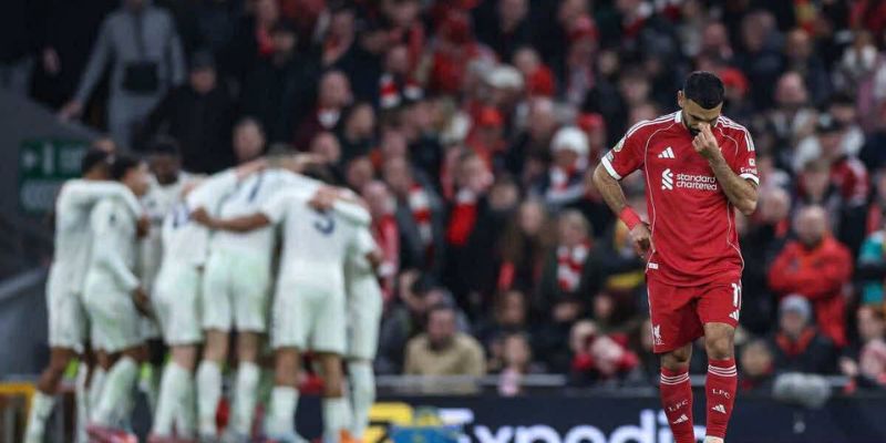 Liverpool gục ngã ở Anfield