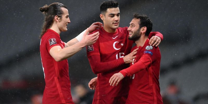 Tiểu Sử Cầu Thủ Salih Özcan