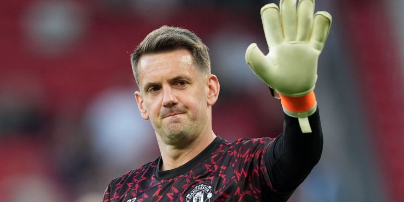 Tom Heaton được đánh giá cao ở vị trí thủ môn