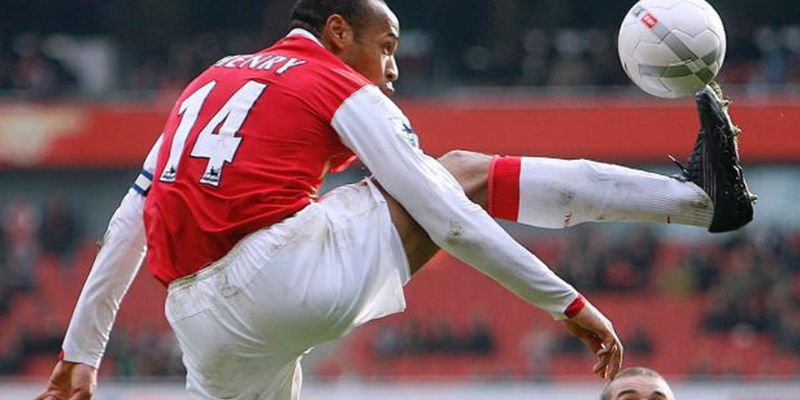 Những cầu thủ nổi bật gắn bó với ý nghĩa số 14