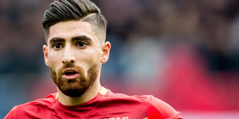 Khởi đầu gian khó và bước đệm thần đồng tại quê nhà