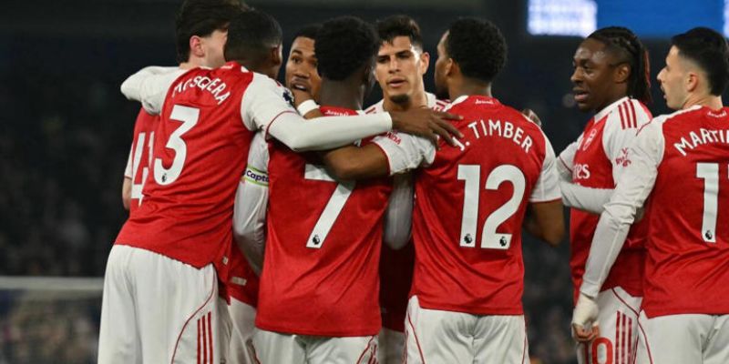 Arsenal và tranh cãi về lối chơi nhàm chán