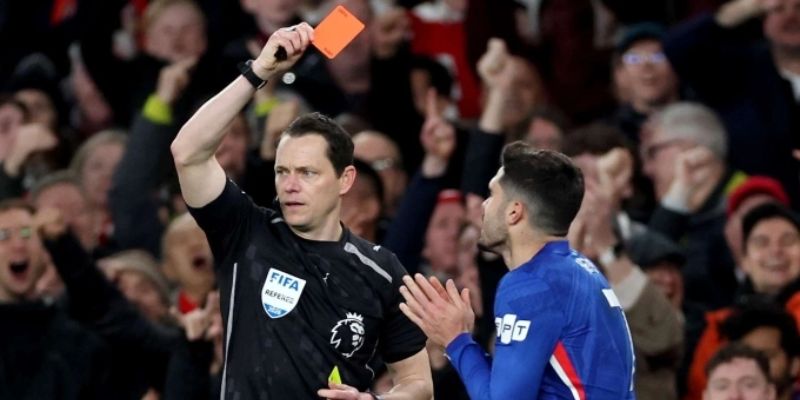 Chelsea nhận quá nhiều thẻ đỏ mùa giải này