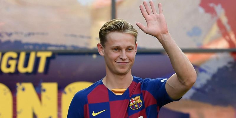 Nghệ thuật thi đấu trên sân cỏ của siêu bóng đá 