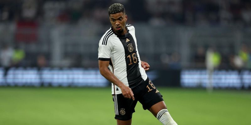 Giới thiệu về cầu thủ Benjamin Henrichs