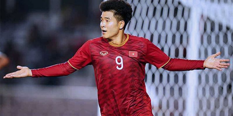 Hà Đức Chinh – Tiền đạo giàu năng lượng và hành trình trưởng thành trong bóng đá Việt Nam -