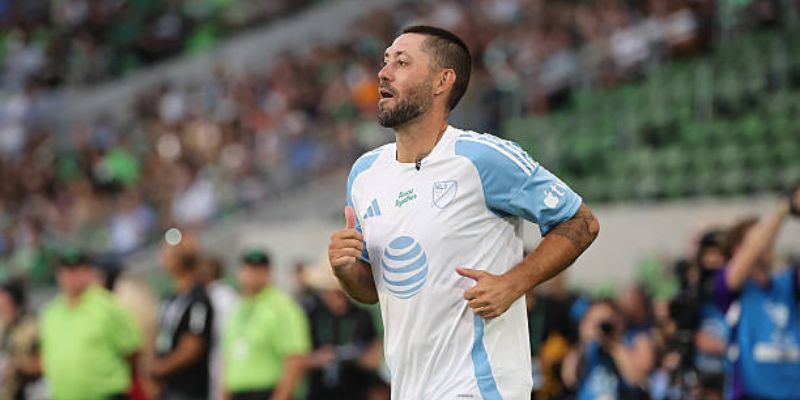 Hướng dẫn cách học hỏi lối đá của Clint dempsey