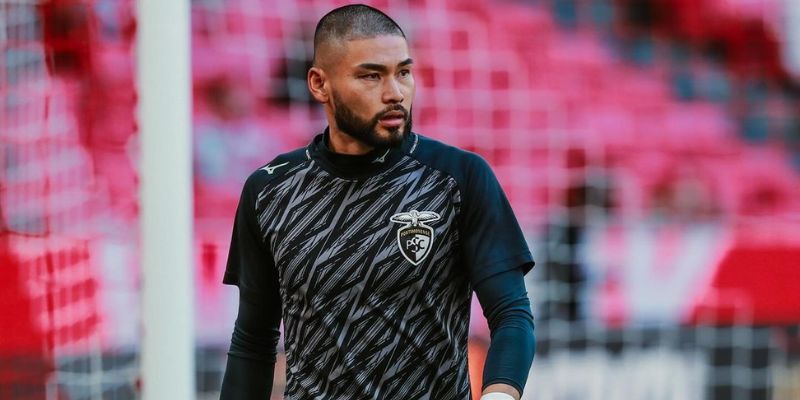 Kosuke Nakamura ghi dấu ấn bởi phong cách thi đấu mạnh mẽ