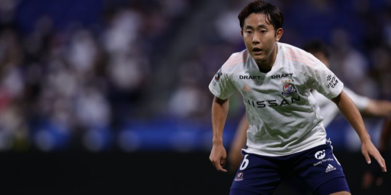 Kota Watanabe tập trung tối đa trong buổi tập luyện tại CLB