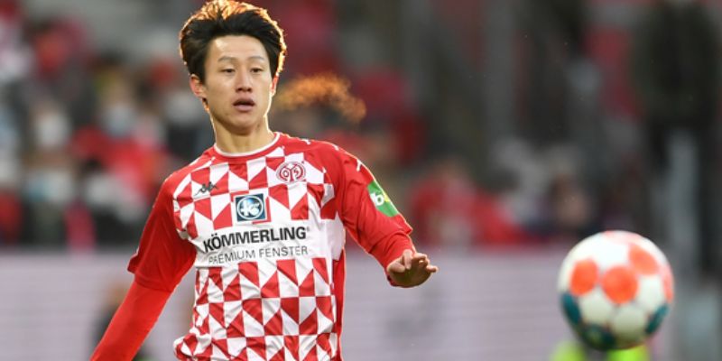 Giới thiệu về cầu thủ Lee Jae-sung