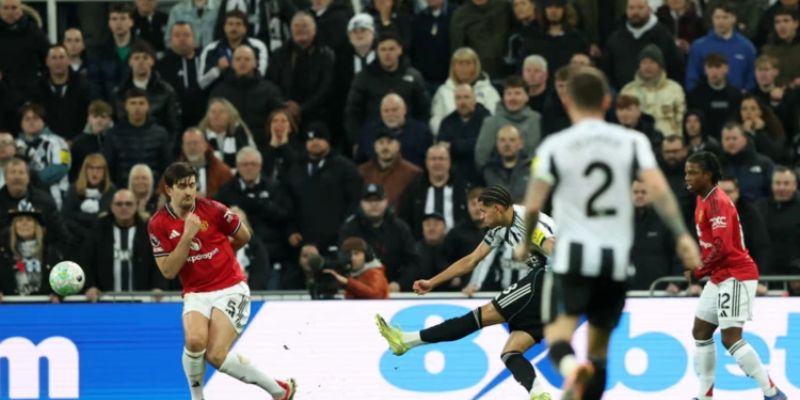 Man Utd chấm dứt chuỗi bất bại ở con số 7