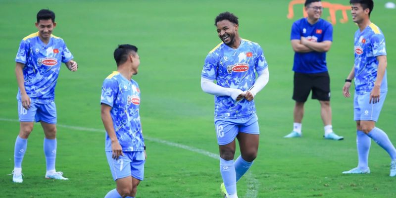 Nguyễn Xuân Son và Đỗ Hoàng Hên trở thành tâm điểm chú ý