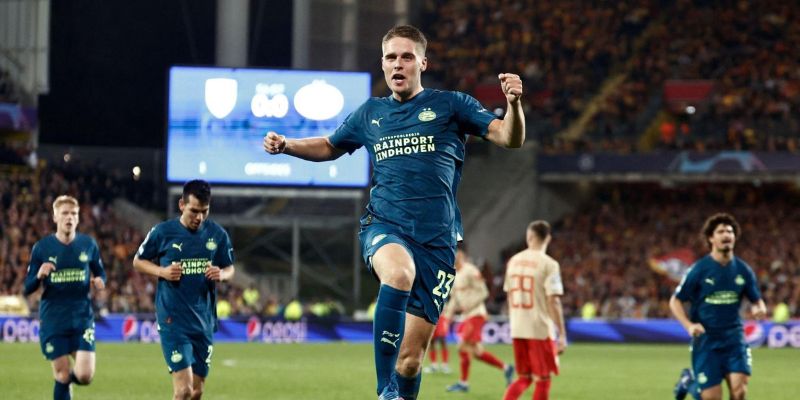 Phong Cách Thi Đấu Của Joey Veerman