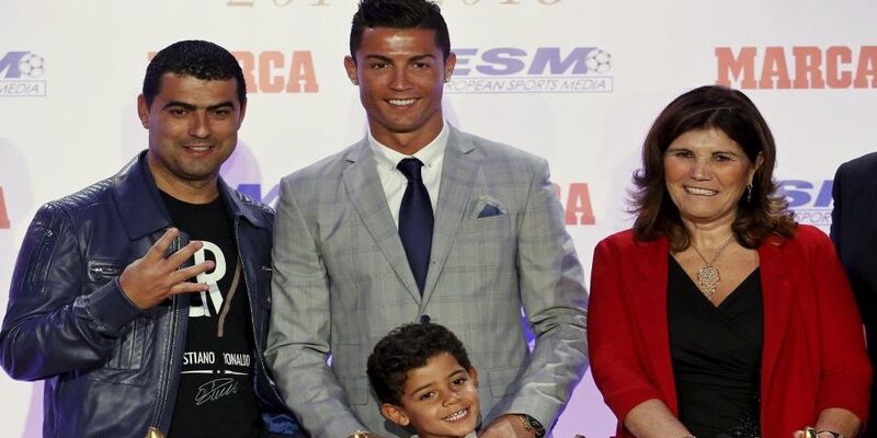 Sự Nghiệp Bóng Đá Khiêm Tốn