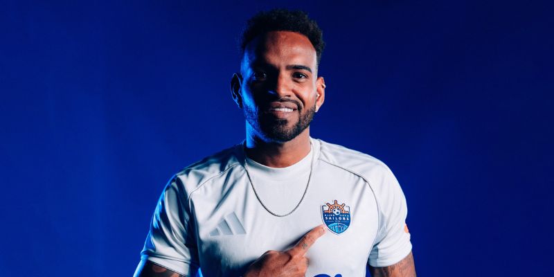 Tiền đạo Anderson Lopes ăn mừng bàn thắng tại giải J-League