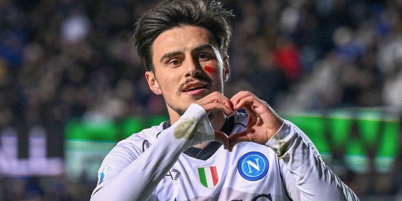 Giới thiệu về cầu thủ Eljif Elmas