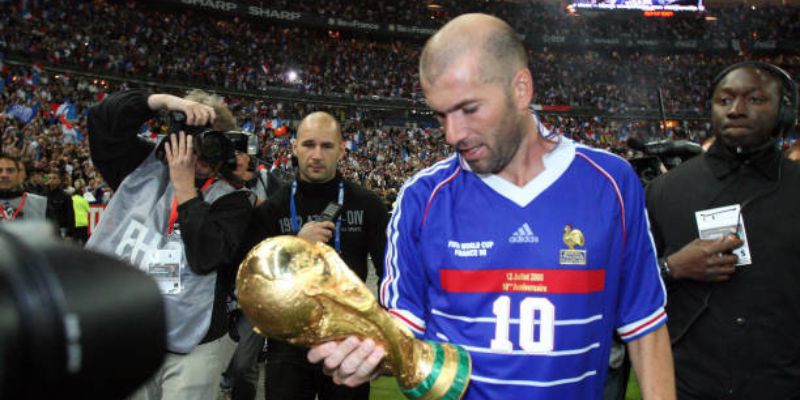 Tiểu sử và những bước chân đầu tiên tại Marseille