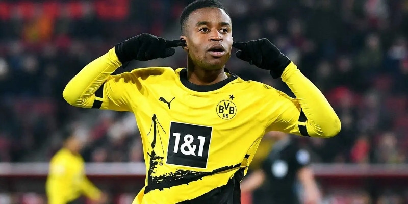 Quá trình xuất thân cùng tuổi thơ Youssoufa