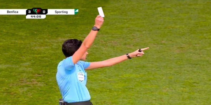 Thẻ trắng và thông điệp công nhận