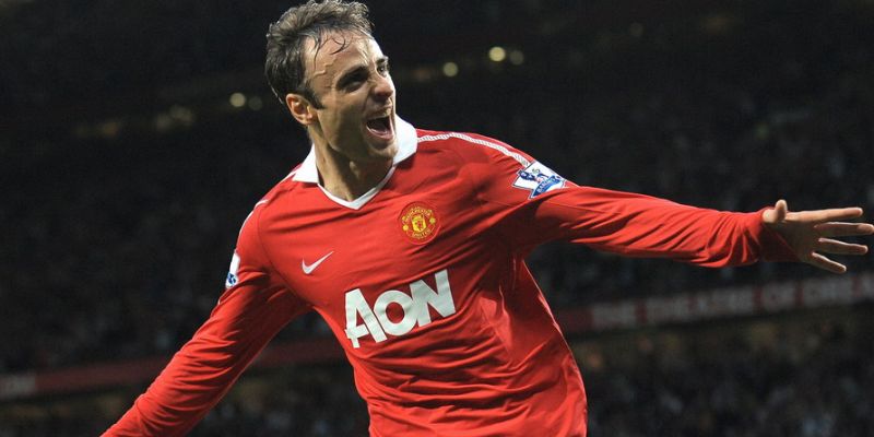 Đỉnh cao ở Anh biến Berbatov từ chân sút đẳng cấp thành một biểu tượng của vẻ đẹp chơi bóng