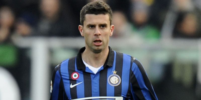 Năm 2001 Thiago Motta được đưa lên đội 1 Barcelona