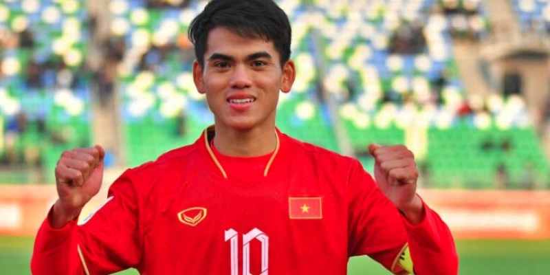 cau thu khuat van khang hanh trinh vuon tam bong da viet