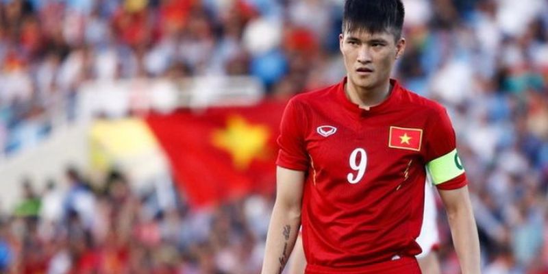 Công Vinh – Hành Trình Từ Cậu Bé Nghèo Đến Huyền Thoại Bóng Đá Việt Nam