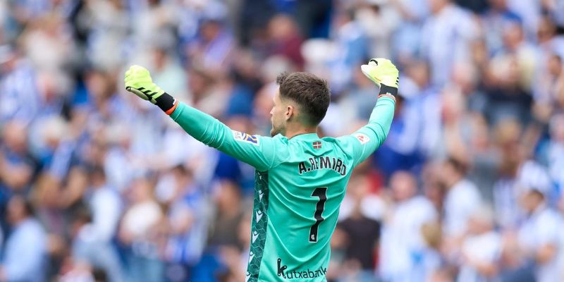 Giới Thiệu Alex Remiro 