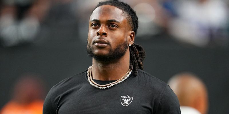 Hành trình từ bóng rổ đến ngôi sao bóng bầu dục