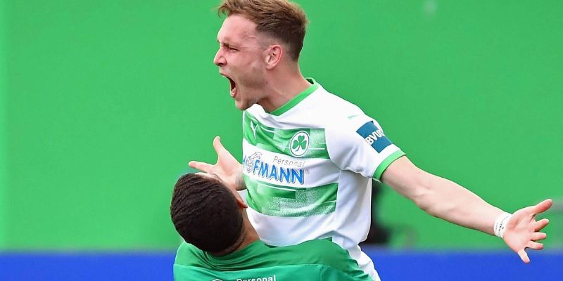 Khả Năng Tạt Bóng Chính Xác Và Hiệu Quả