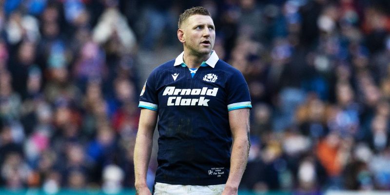 Finn Russell là ai?
