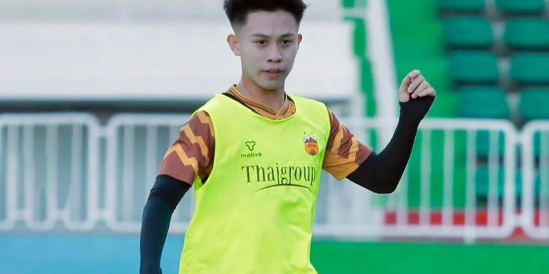 Tiền vệ Hoàng Vĩnh Nguyên trong màu áo CLB TP.HCM