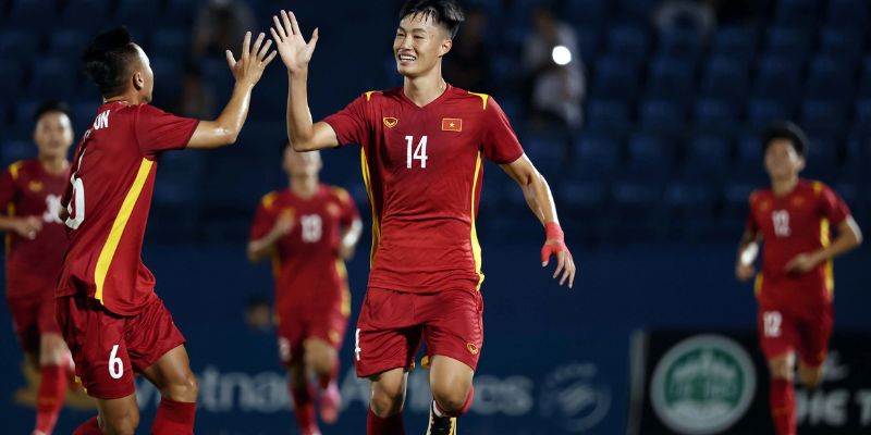 Khoảnh khắc Nguyễn Văn Trường ăn mừng bàn thắng đầy cảm xúc 