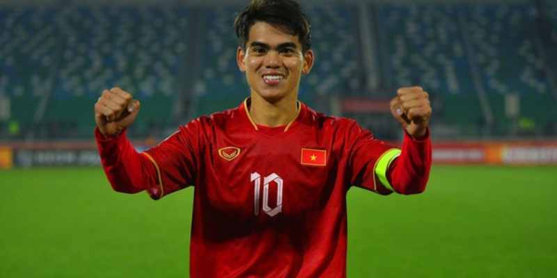 Khuất Văn Khang thi đấu nổi bật trong màu áo CLB 