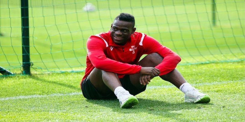 Mario Balotelli và những pha đi bóng kỹ thuật khiến fan mê