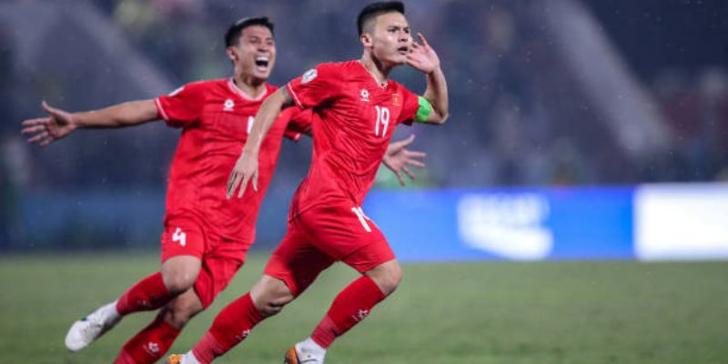 Tiền vệ cánh phải với xu hướng bó trong