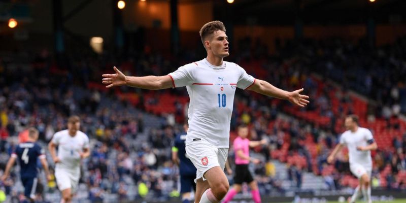 Cuộc Sống Ngoài Sân Cỏ Và Hình Ảnh Cá Nhân