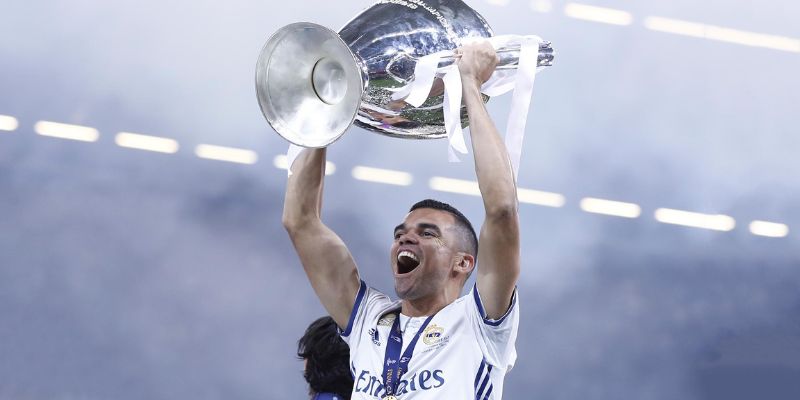 Vai trò thủ lĩnh trong tập thể và ảnh hưởng ngoài sân cỏ