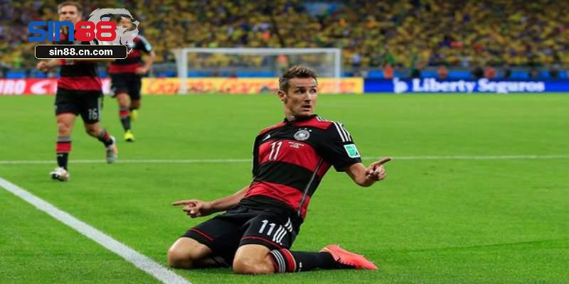 Tiểu sử tóm tắt về tiền đạo Miroslav Klose