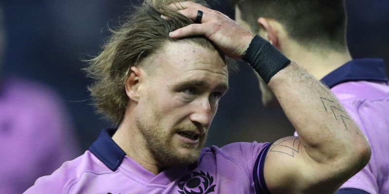 Stuart Hogg ngoài sân cỏ và sự giải nghệ đầy tiếc nuối