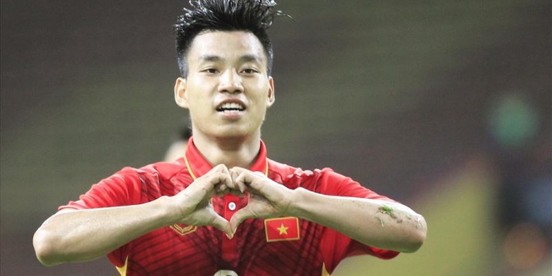 Tuổi thơ và bước khởi đầu – Đam mê bóng đá và những ngày đầu gian khó