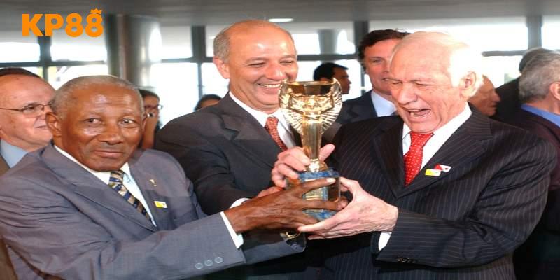Djalma Santos trong màu áo Brazil huyền thoại