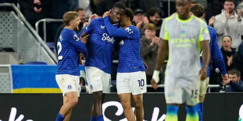 Áp lực từ Everton vẫn khiến đội khách gặp rất nhiều khó khăn