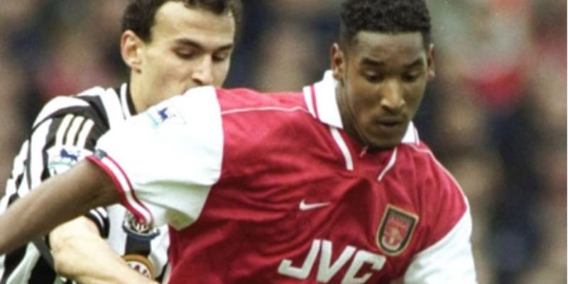 Anelka ở màu áo Real Madrid.