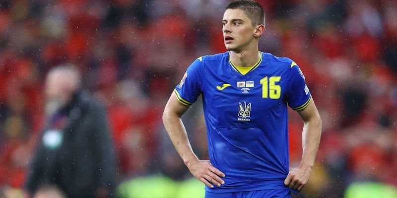 Giới Thiệu Tổng Quan Về Vitalii Mykolenko