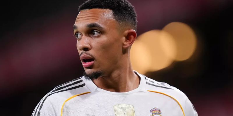 Hậu vệ tài năng Trent Alexander-Arnold cống hiến hết mình