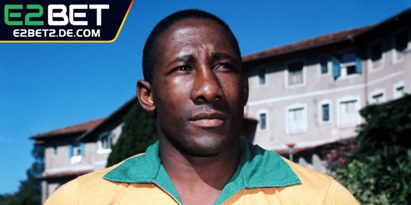 Djalma Santos nổi bật với phong cách thi đấu thông minh