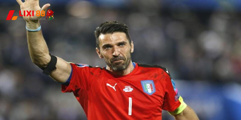 Gianluigi Buffon nổi bật trong giai đoạn đầu sự nghiệp