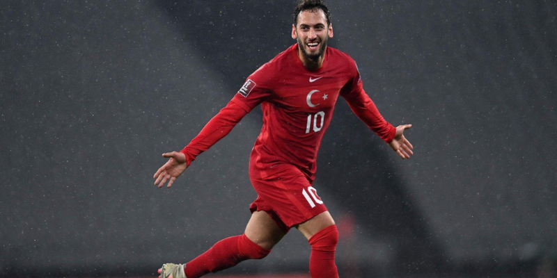 Điều Gì Làm Nên Đẳng Cấp Của Hakan Calhanoglu?