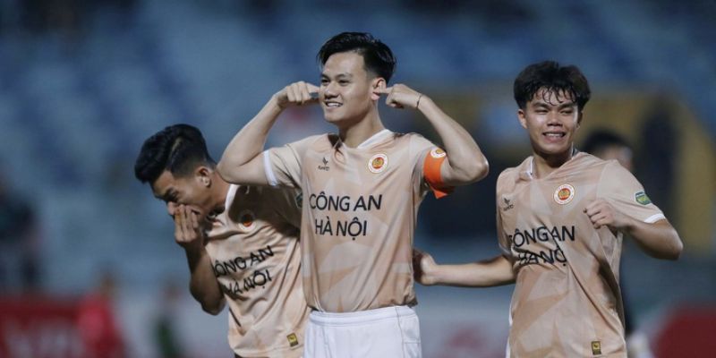 Hồ Tấn Tài trong màu áo câu lạc bộ Công an Hà Nội